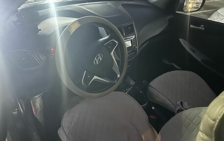 Hyundai Solaris II рестайлинг, 2013 год, 750 000 рублей, 5 фотография