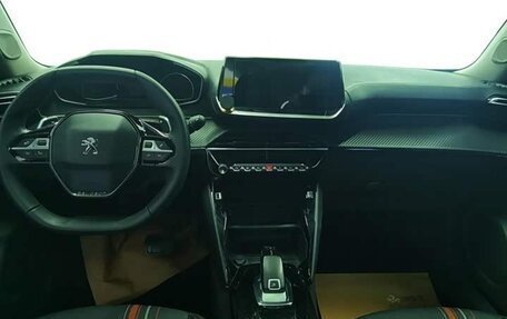 Peugeot 2008 II, 2020 год, 1 091 000 рублей, 9 фотография