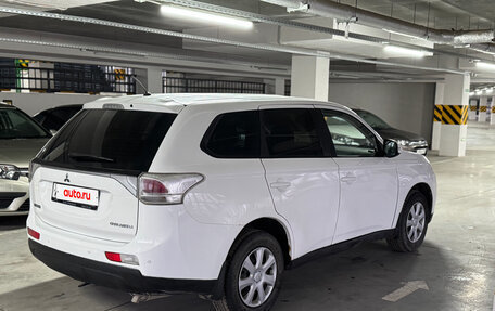 Mitsubishi Outlander III рестайлинг 3, 2013 год, 970 000 рублей, 6 фотография