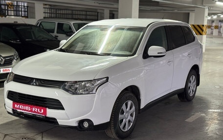 Mitsubishi Outlander III рестайлинг 3, 2013 год, 970 000 рублей, 3 фотография