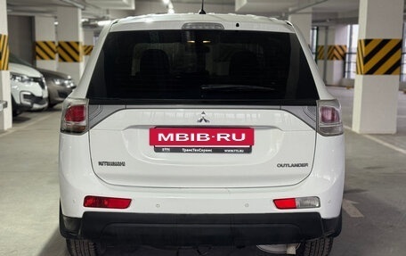 Mitsubishi Outlander III рестайлинг 3, 2013 год, 970 000 рублей, 4 фотография