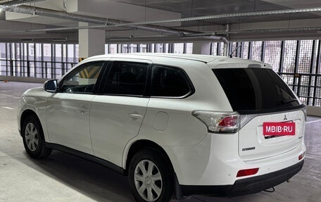 Mitsubishi Outlander III рестайлинг 3, 2013 год, 970 000 рублей, 5 фотография