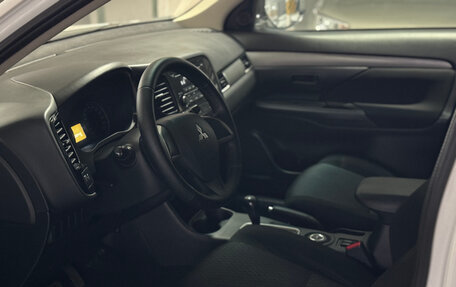 Mitsubishi Outlander III рестайлинг 3, 2013 год, 970 000 рублей, 14 фотография