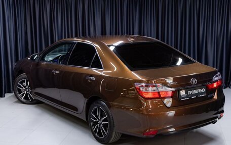 Toyota Camry, 2017 год, 2 100 000 рублей, 4 фотография