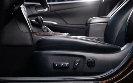 Toyota Camry, 2017 год, 2 100 000 рублей, 12 фотография