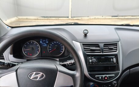 Hyundai Solaris II рестайлинг, 2015 год, 700 000 рублей, 9 фотография