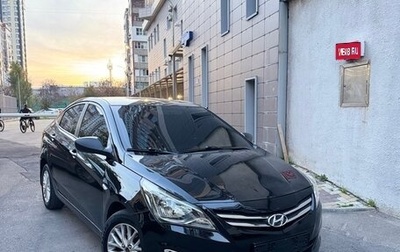 Hyundai Solaris II рестайлинг, 2015 год, 800 000 рублей, 1 фотография