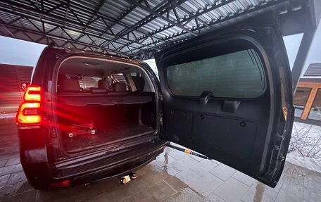 Toyota Land Cruiser Prado 150 рестайлинг 2, 2018 год, 5 200 000 рублей, 19 фотография