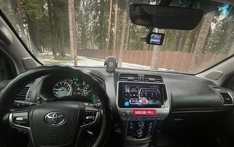 Toyota Land Cruiser Prado 150 рестайлинг 2, 2018 год, 5 200 000 рублей, 25 фотография