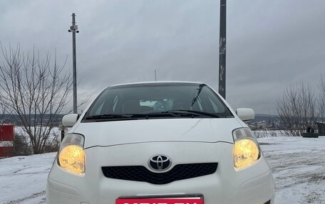 Toyota Yaris III рестайлинг, 2010 год, 499 000 рублей, 1 фотография