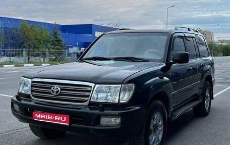 Toyota Land Cruiser 100 рестайлинг 2, 2004 год, 2 390 000 рублей, 1 фотография