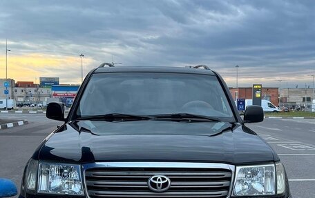 Toyota Land Cruiser 100 рестайлинг 2, 2004 год, 2 390 000 рублей, 6 фотография