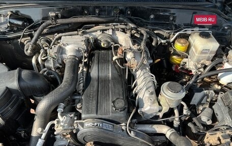 Toyota Land Cruiser 100 рестайлинг 2, 2004 год, 2 390 000 рублей, 3 фотография