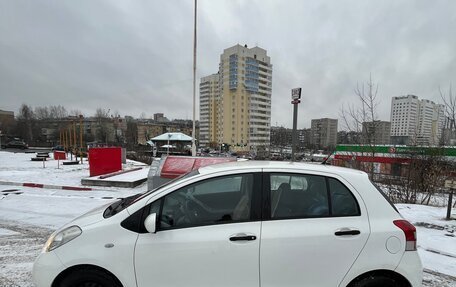 Toyota Yaris III рестайлинг, 2010 год, 499 000 рублей, 3 фотография