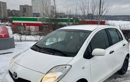 Toyota Yaris III рестайлинг, 2010 год, 499 000 рублей, 2 фотография