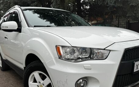 Mitsubishi Outlander III рестайлинг 3, 2011 год, 950 000 рублей, 1 фотография