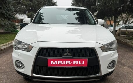 Mitsubishi Outlander III рестайлинг 3, 2011 год, 950 000 рублей, 2 фотография