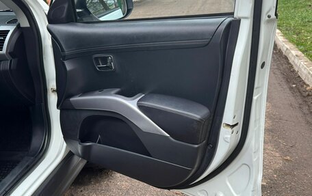 Mitsubishi Outlander III рестайлинг 3, 2011 год, 950 000 рублей, 37 фотография