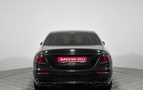 Mercedes-Benz E-Класс, 2019 год, 4 000 000 рублей, 6 фотография