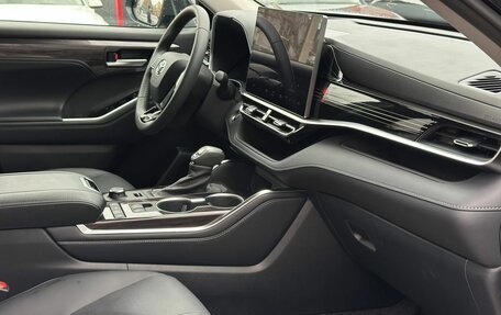 Toyota Highlander, 2025 год, 5 890 000 рублей, 28 фотография