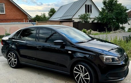 Volkswagen Polo VI (EU Market), 2011 год, 780 000 рублей, 2 фотография