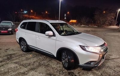 Mitsubishi Outlander III рестайлинг 3, 2019 год, 2 100 000 рублей, 1 фотография