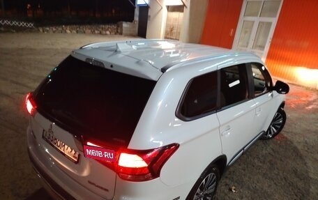 Mitsubishi Outlander III рестайлинг 3, 2019 год, 2 100 000 рублей, 9 фотография