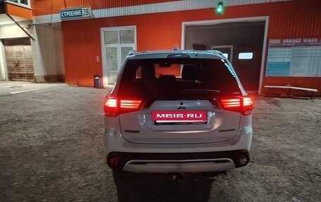 Mitsubishi Outlander III рестайлинг 3, 2019 год, 2 100 000 рублей, 8 фотография