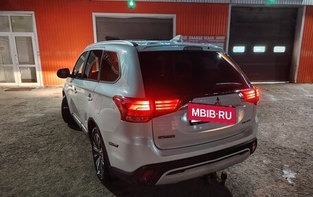 Mitsubishi Outlander III рестайлинг 3, 2019 год, 2 100 000 рублей, 7 фотография