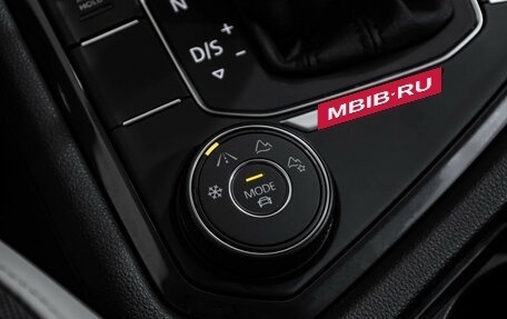 Volkswagen Tiguan II, 2019 год, 2 399 000 рублей, 18 фотография