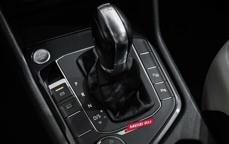 Volkswagen Tiguan II, 2019 год, 2 399 000 рублей, 17 фотография