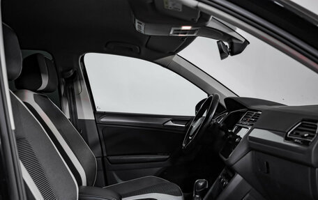 Volkswagen Tiguan II, 2019 год, 2 399 000 рублей, 24 фотография