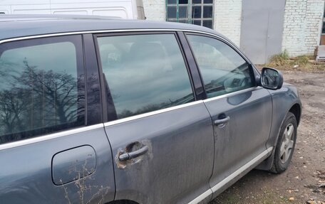 Volkswagen Touareg III, 2005 год, 600 000 рублей, 2 фотография