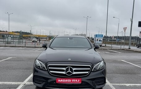 Mercedes-Benz E-Класс, 2019 год, 3 950 000 рублей, 1 фотография