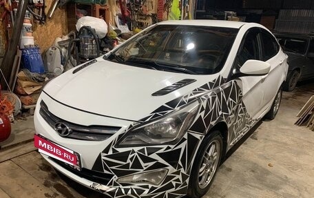 Hyundai Solaris II рестайлинг, 2016 год, 350 000 рублей, 3 фотография