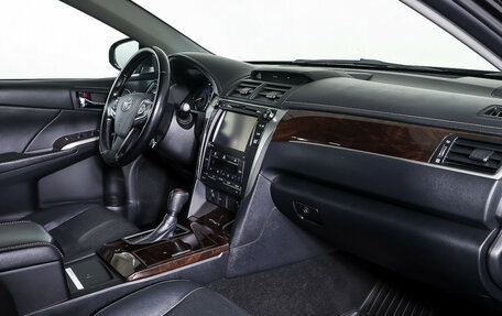 Toyota Camry, 2018 год, 2 490 000 рублей, 10 фотография