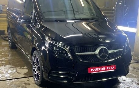 Mercedes-Benz V-Класс, 2022 год, 12 100 000 рублей, 2 фотография