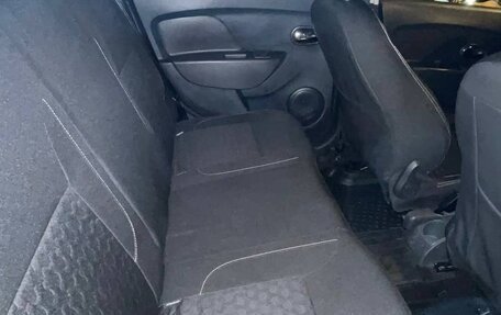 Renault Logan II, 2017 год, 850 000 рублей, 17 фотография