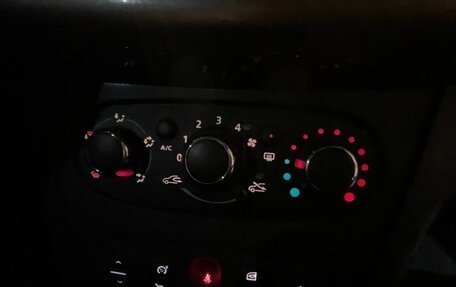 Renault Logan II, 2017 год, 850 000 рублей, 19 фотография