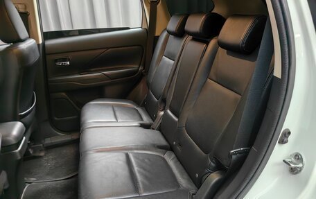 Mitsubishi Outlander III рестайлинг 3, 2013 год, 1 299 000 рублей, 8 фотография