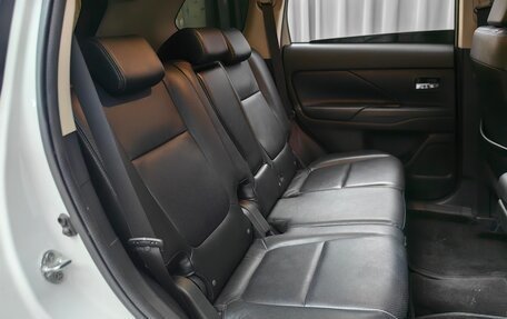 Mitsubishi Outlander III рестайлинг 3, 2013 год, 1 299 000 рублей, 9 фотография