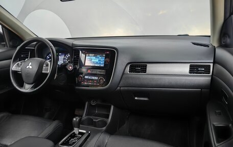 Mitsubishi Outlander III рестайлинг 3, 2013 год, 1 299 000 рублей, 13 фотография