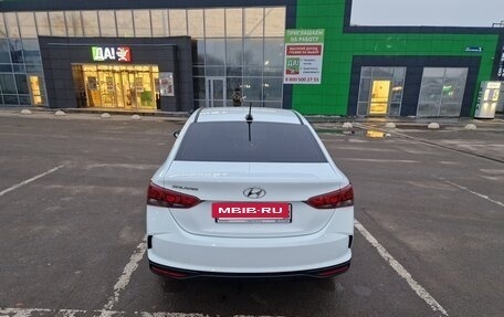 Hyundai Solaris II рестайлинг, 2021 год, 1 750 000 рублей, 5 фотография