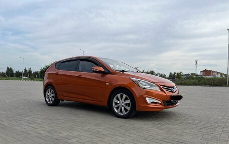 Hyundai Solaris II рестайлинг, 2015 год, 860 000 рублей, 1 фотография