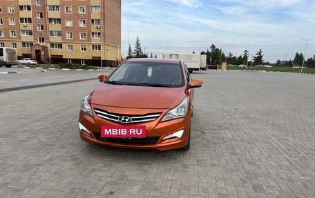 Hyundai Solaris II рестайлинг, 2015 год, 860 000 рублей, 2 фотография