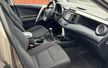 Toyota RAV4, 2018 год, 2 090 000 рублей, 8 фотография