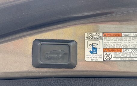 Toyota RAV4, 2018 год, 2 090 000 рублей, 21 фотография