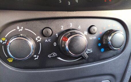 Renault Logan II, 2019 год, 830 000 рублей, 18 фотография