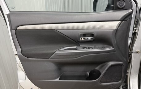 Mitsubishi Outlander III рестайлинг 3, 2014 год, 1 353 000 рублей, 13 фотография