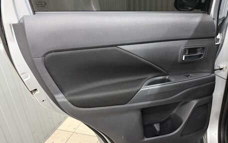 Mitsubishi Outlander III рестайлинг 3, 2014 год, 1 353 000 рублей, 14 фотография